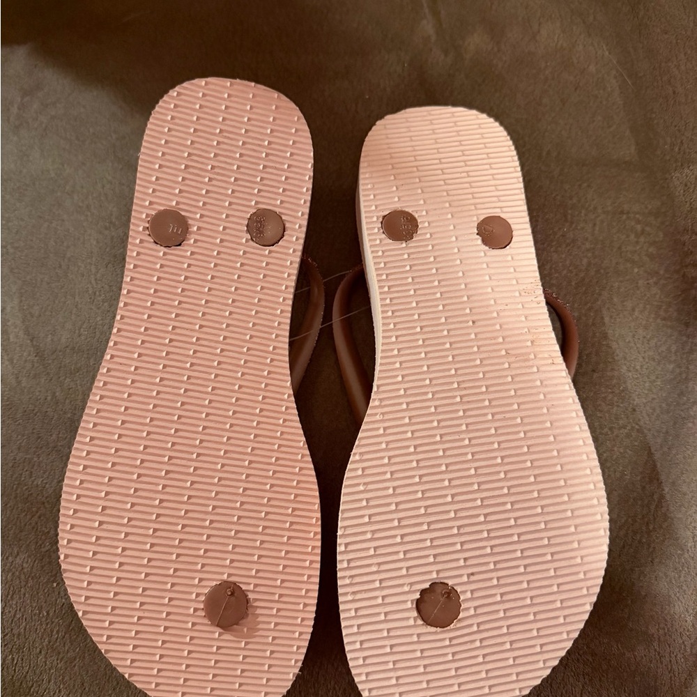 Havaianas Slim Sparkling Glitter Rose Gold Flip Flops
Size 6 - Picture 5 of 7